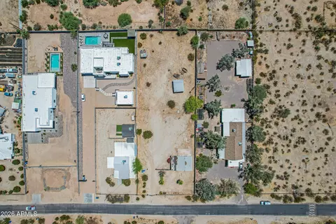 View/Area - 2241 E Desert Ln, Phoenix, AZ 85042 photo 6 of 12