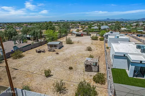 View/Area - 2241 E Desert Ln, Phoenix, AZ 85042 photo 5 of 12