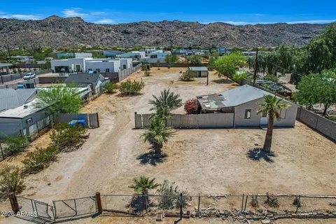 2241 E Desert Ln, Phoenix, AZ 85042