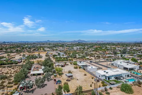 View/Area - 2241 E Desert Ln, Phoenix, AZ 85042 photo 8 of 12