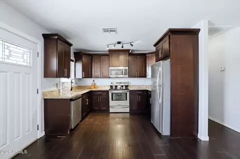 Kitchen - 2732 E Roeser Rd, Phoenix, AZ 85040 photo 2 of 4