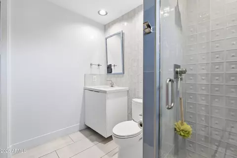 Bath - 4417 E Mountain View Rd, Phoenix, AZ 85028 photo 5 of 5