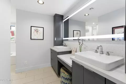 Bath - 4417 E Mountain View Rd, Phoenix, AZ 85028 photo 2 of 5