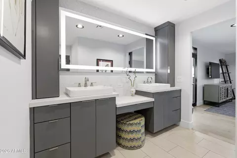 Bath - 4417 E Mountain View Rd, Phoenix, AZ 85028 photo 1 of 5