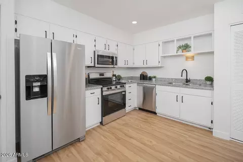 Kitchen - 720 S Dobson Rd #85, Mesa, AZ 85202 photo 2 of 3