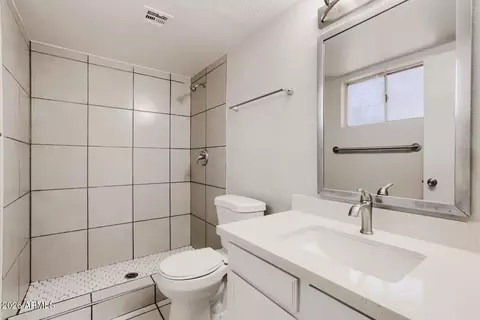 Bath - 3243 N 77th Dr, Phoenix, AZ 85033 photo 1 of 2