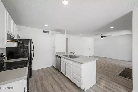 5236 W Peoria Ave #127, Glendale, AZ 85302