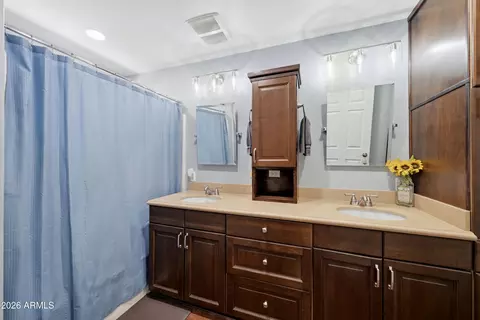 Bath - 9349 E Quarterline Rd, Mesa, AZ 85207 photo 2 of 3