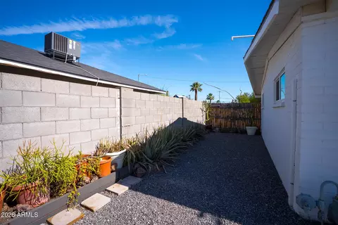 Exterior - 1630 E Adams St, Phoenix, AZ 85034 photo 5 of 6