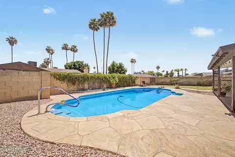 Exterior - 2403 E Del Rio Dr, Tempe, AZ 85282 photo 8 of 14