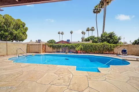 Exterior - 2403 E Del Rio Dr, Tempe, AZ 85282 photo 7 of 14