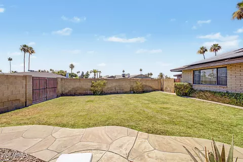 Exterior - 2403 E Del Rio Dr, Tempe, AZ 85282 photo 11 of 14