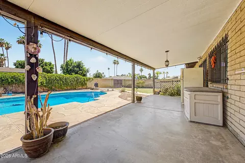 Exterior - 2403 E Del Rio Dr, Tempe, AZ 85282 photo 6 of 14