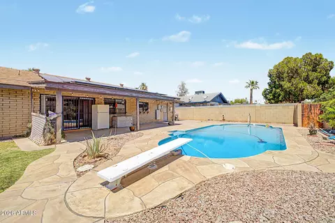 Exterior - 2403 E Del Rio Dr, Tempe, AZ 85282 photo 10 of 14