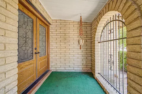 Exterior - 2403 E Del Rio Dr, Tempe, AZ 85282 photo 5 of 14