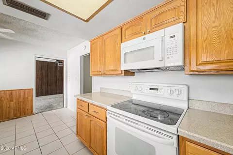 Kitchen - 2403 E Del Rio Dr, Tempe, AZ 85282 photo 6 of 6