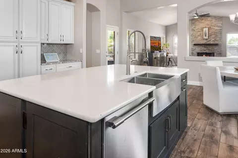 Kitchen - 370 S Equestrian Ct, Gilbert, AZ 85296 photo 6 of 11