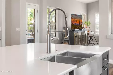 Kitchen - 370 S Equestrian Ct, Gilbert, AZ 85296 photo 7 of 11