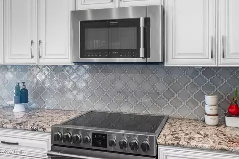 Kitchen - 370 S Equestrian Ct, Gilbert, AZ 85296 photo 5 of 11
