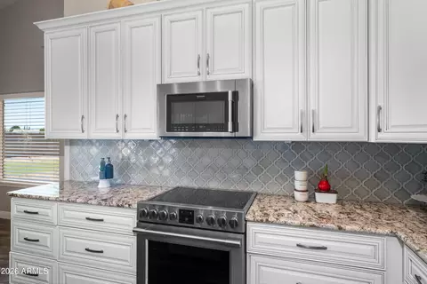 Kitchen - 370 S Equestrian Ct, Gilbert, AZ 85296 photo 4 of 11