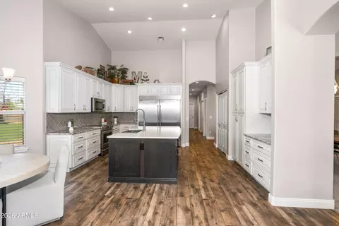 Kitchen - 370 S Equestrian Ct, Gilbert, AZ 85296 photo 2 of 11