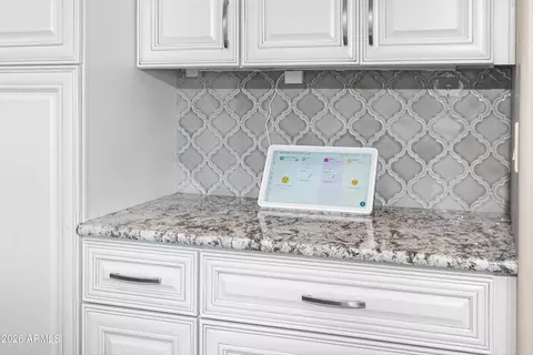 Kitchen - 370 S Equestrian Ct, Gilbert, AZ 85296 photo 9 of 11