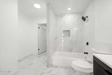 Bath - 4123 N 30th Dr, Phoenix, AZ 85017 photo 2 of 3