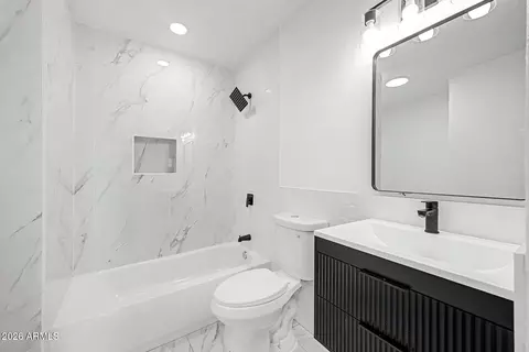 Bath - 4123 N 30th Dr, Phoenix, AZ 85017 photo 1 of 3