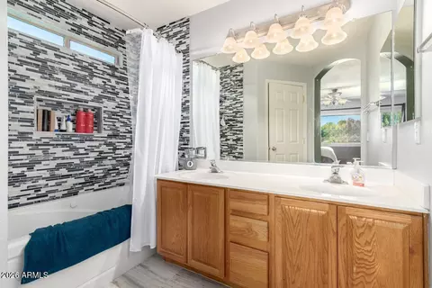 Bath - 3800 E Woodside Way, Gilbert, AZ 85297 photo 3 of 4