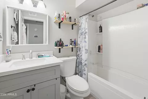 Bath - 2520 E Libby St, Phoenix, AZ 85032 photo 1 of 2
