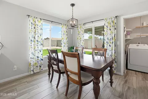 Dining - 2520 E Libby St, Phoenix, AZ 85032 photo 4 of 4