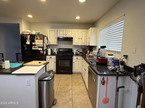 Kitchen - 1117 E Gwen St, Phoenix, AZ 85042 photo 1 of 3