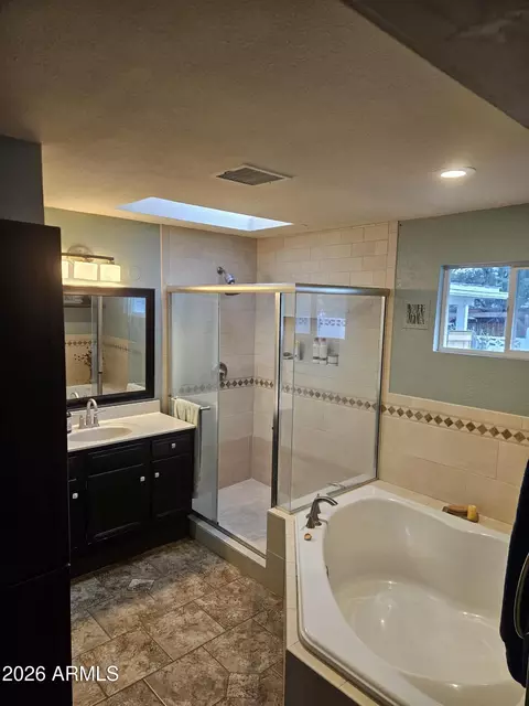 Bath - 4510 E Wickersham Rd, Hereford, AZ 85615 photo 1 of 4