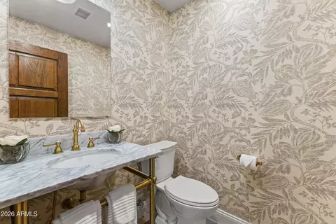 Bath - 230 W Morten Ave, Phoenix, AZ 85021 photo 1 of 12