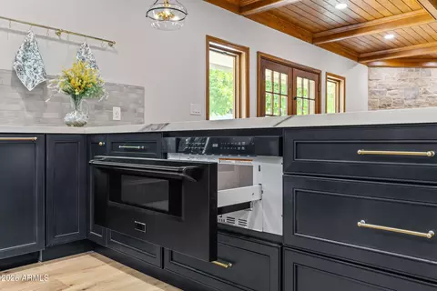 Kitchen - 230 W Morten Ave, Phoenix, AZ 85021 photo 12 of 13