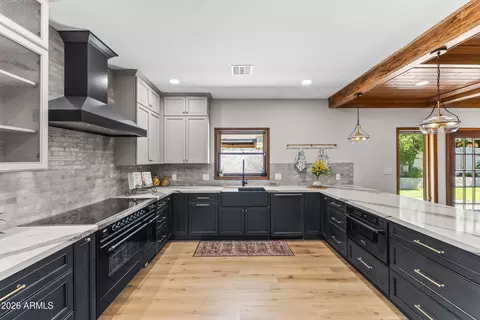 Kitchen - 230 W Morten Ave, Phoenix, AZ 85021 photo 3 of 13