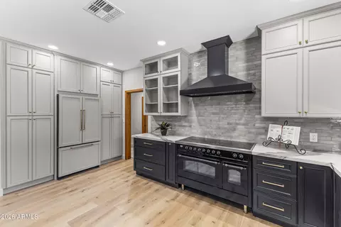Kitchen - 230 W Morten Ave, Phoenix, AZ 85021 photo 6 of 13