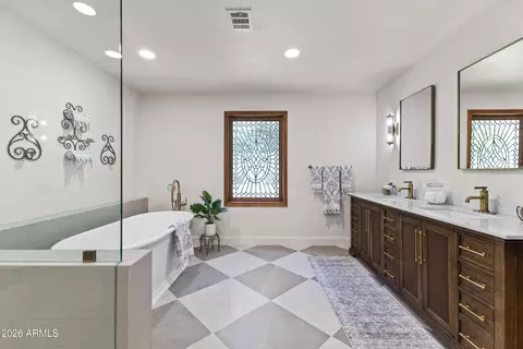 Bath - 230 W Morten Ave, Phoenix, AZ 85021 photo 2 of 12