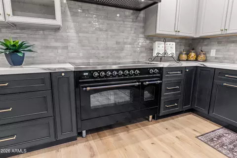 Kitchen - 230 W Morten Ave, Phoenix, AZ 85021 photo 7 of 13
