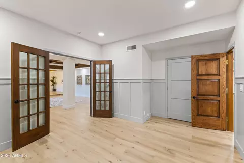 Entry Way - 230 W Morten Ave, Phoenix, AZ 85021 photo 5 of 7