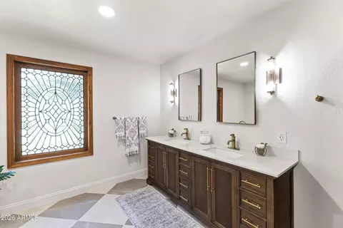 Bath - 230 W Morten Ave, Phoenix, AZ 85021 photo 4 of 12