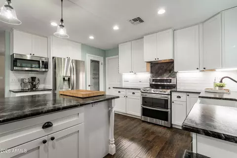 Kitchen - 3570 W Pershing Ave, Phoenix, AZ 85029 photo 3 of 10
