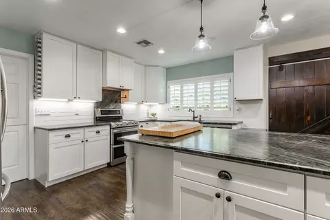 Kitchen - 3570 W Pershing Ave, Phoenix, AZ 85029 photo 8 of 10