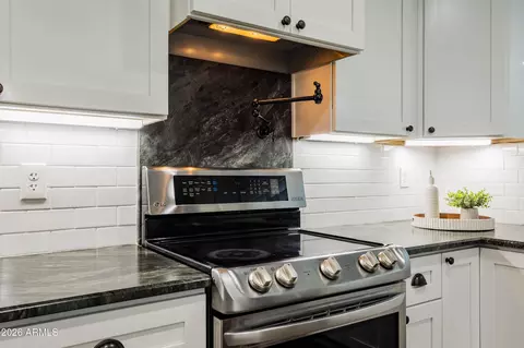 Kitchen - 3570 W Pershing Ave, Phoenix, AZ 85029 photo 7 of 10