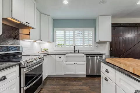 Kitchen - 3570 W Pershing Ave, Phoenix, AZ 85029 photo 6 of 10