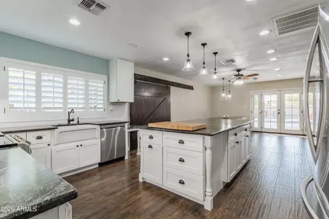 Kitchen - 3570 W Pershing Ave, Phoenix, AZ 85029 photo 5 of 10
