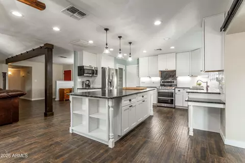 Kitchen - 3570 W Pershing Ave, Phoenix, AZ 85029 photo 1 of 10