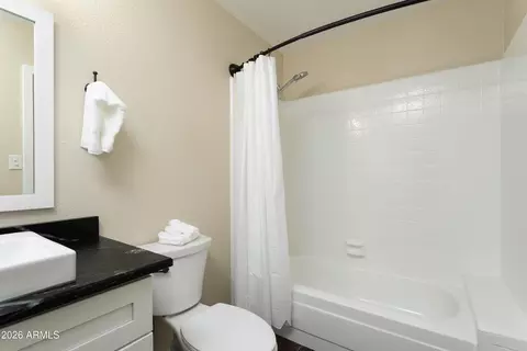 Bath - 3570 W Pershing Ave, Phoenix, AZ 85029 photo 5 of 5