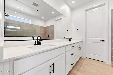 Bath - 2122 W Desert View Dr, Phoenix, AZ 85041 photo 3 of 3