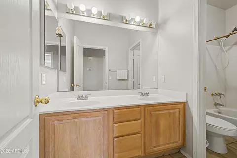 Bath - 4010 E Hamblin Dr, Phoenix, AZ 85050 photo 2 of 3